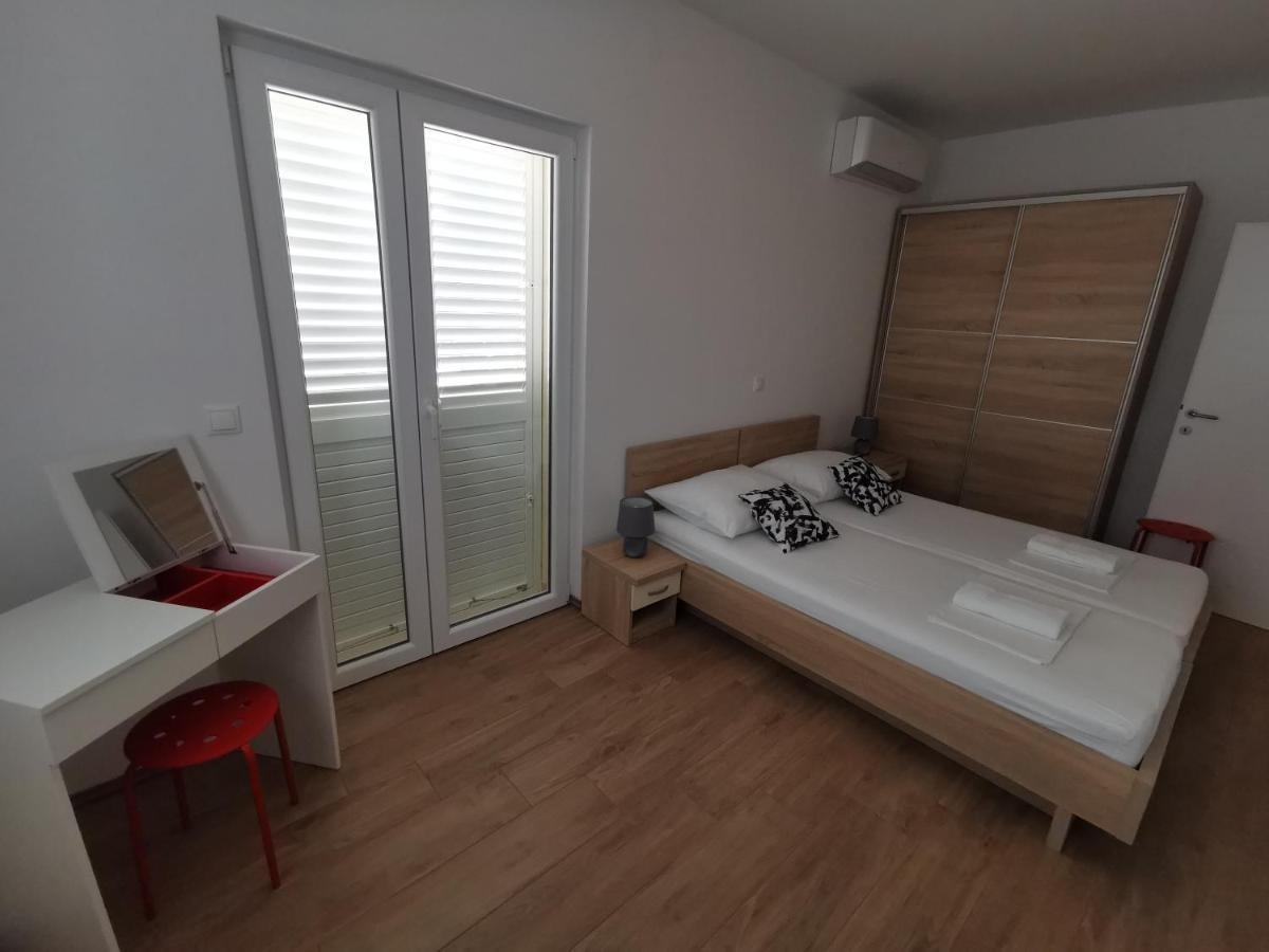Apartmani Kronjac Milna  Exteriör bild