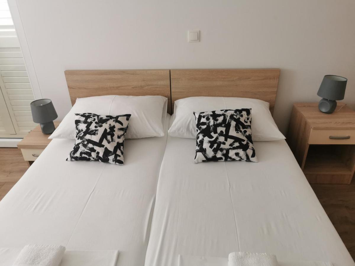 Apartmani Kronjac Milna  Exteriör bild