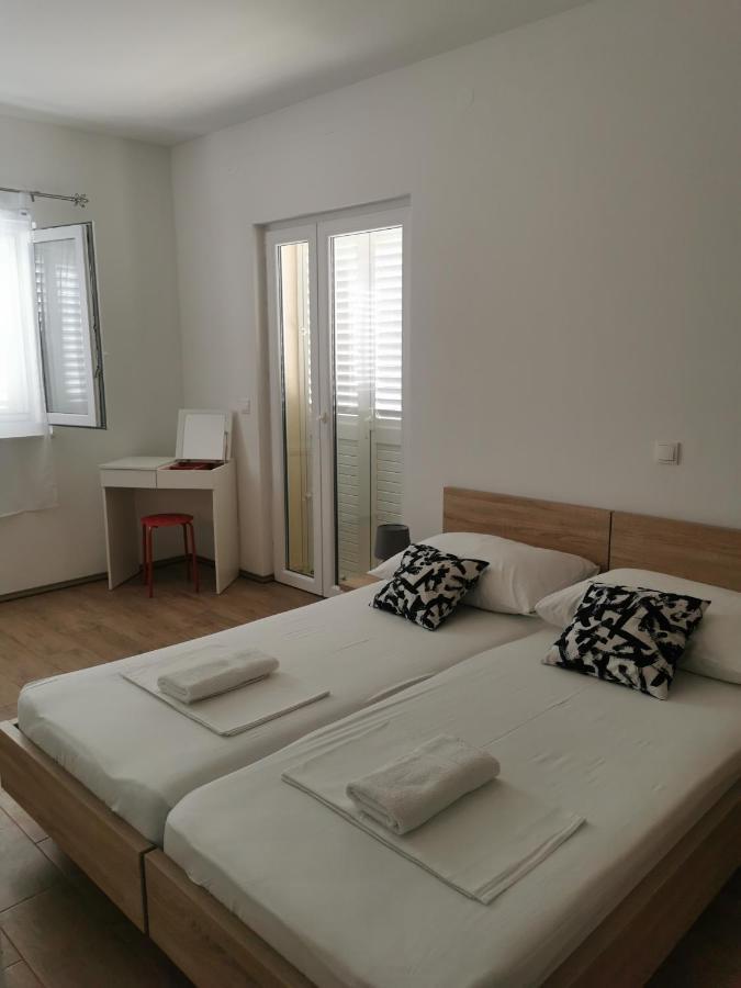 Apartmani Kronjac Milna  Exteriör bild