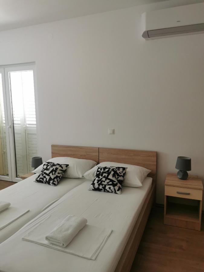 Apartmani Kronjac Milna  Exteriör bild