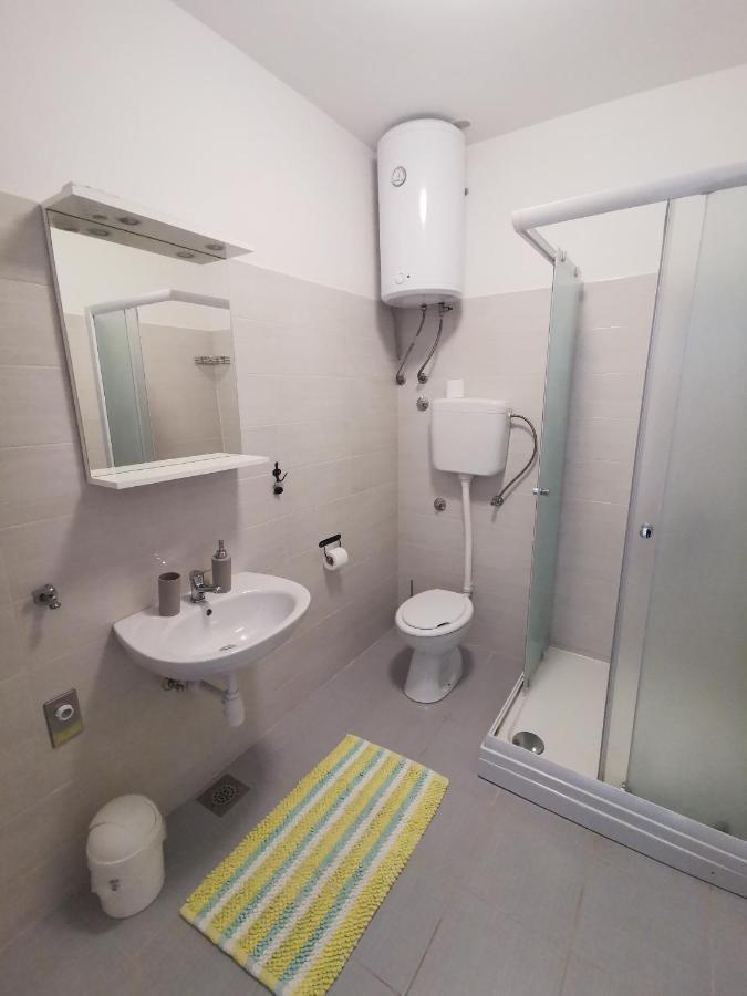 Apartmani Kronjac Milna  Exteriör bild