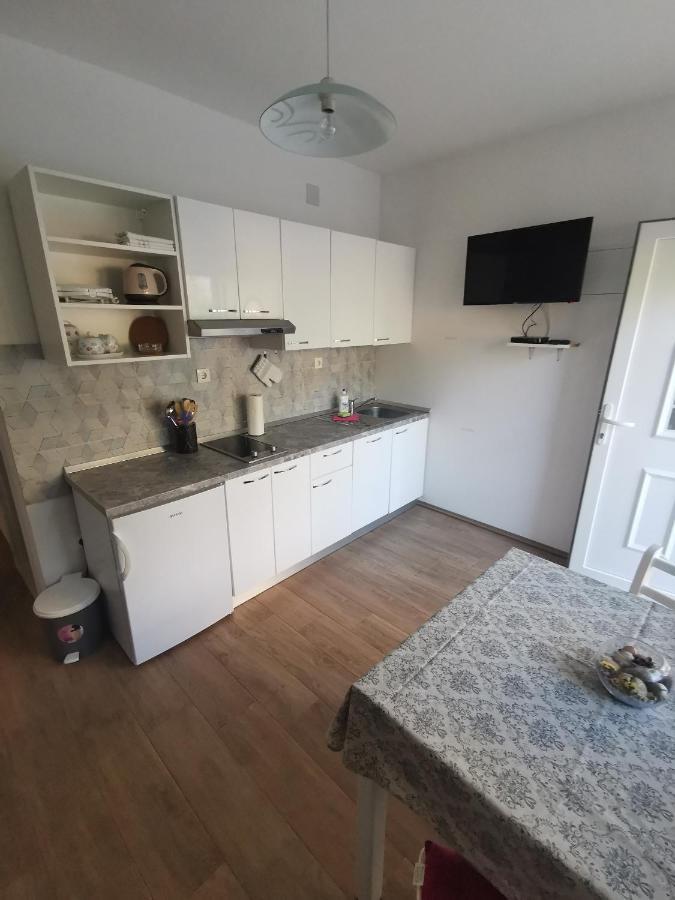 Apartmani Kronjac Milna  Exteriör bild
