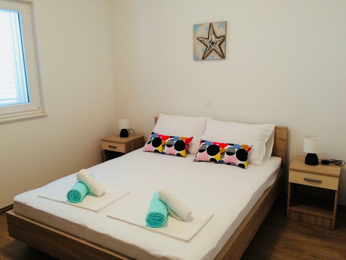 Apartmani Kronjac Milna  Exteriör bild