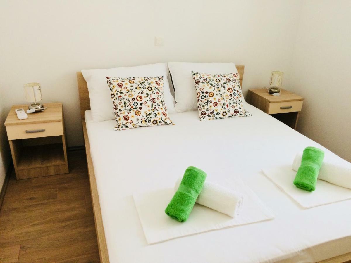 Apartmani Kronjac Milna  Exteriör bild