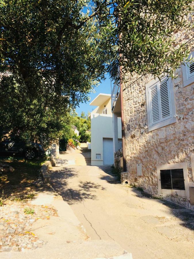Apartmani Kronjac Milna  Exteriör bild