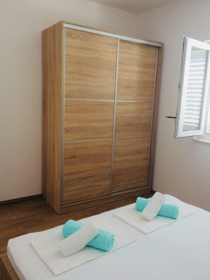 Apartmani Kronjac Milna  Exteriör bild